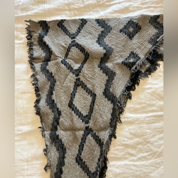 Wilfred Merino Wool Triangle Scarf - Picture 2 of 3